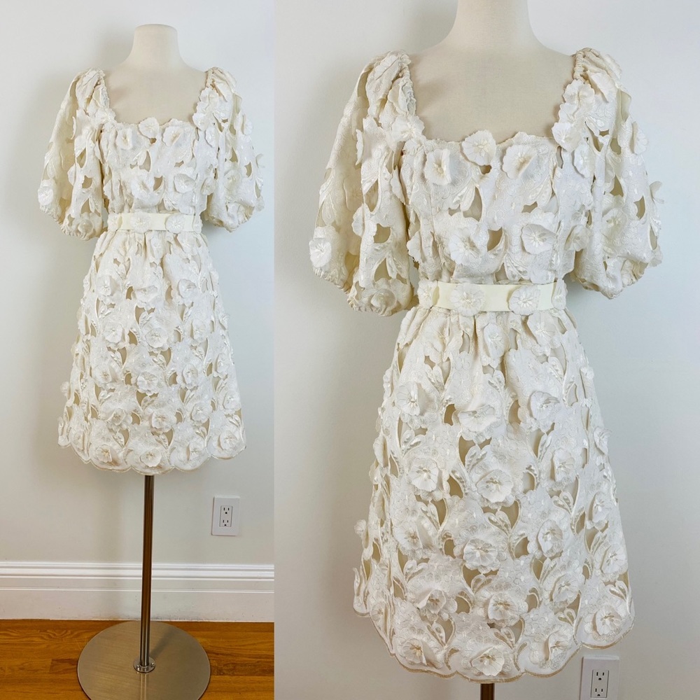 Stunning vintage off white floral appliqué wedding dress puff off shoulder